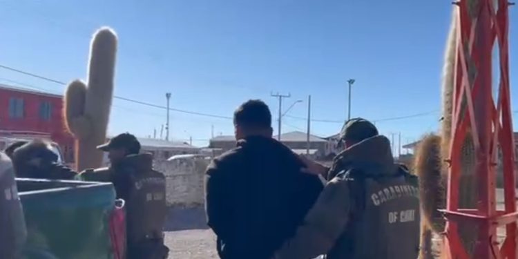 Carabineros recuperó en Colchane camioneta robada en la Región Metropolitana