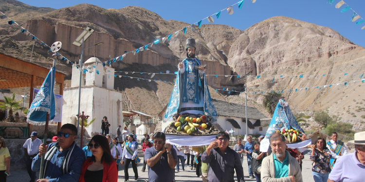Comunidad de Esquiña clama por la Paz Mundial en celebración de sus Patronos