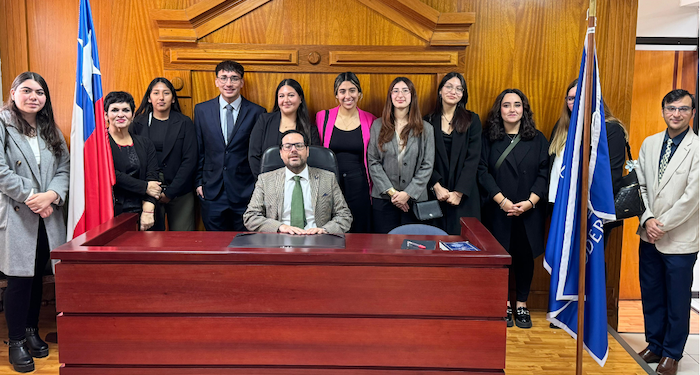 Primer Juzgado de Letras de Iquique recibe visita de estudiantes de Universidad Santo Tomás