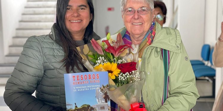 Concejo Municipal entrega emotivo reconocimiento a la Hermana Nora Mary Moloney, fundadora de la Casa Nagle