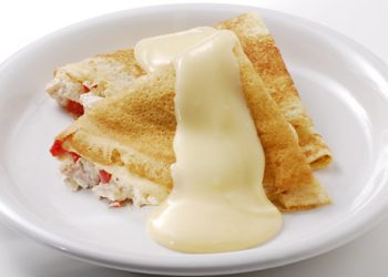 Panqueques de Pollo y Salsa de Queso