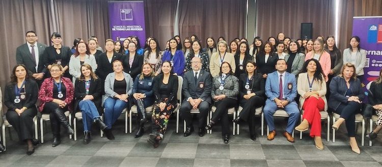 Reconocen a 24 funcionarias de la PDI en su mes de aniversario