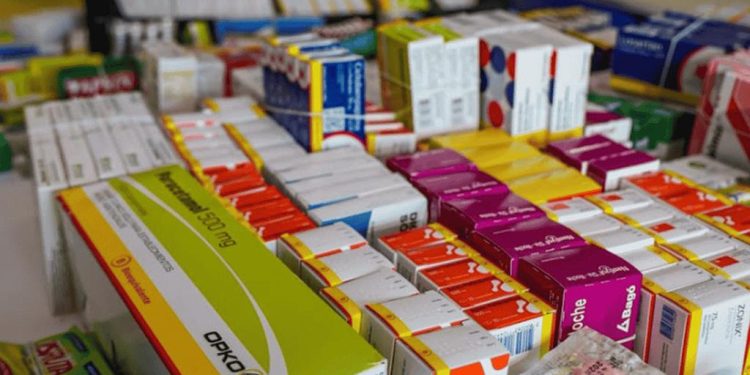 Especialista U. de Chile explica cómo almacenar bien los medicamentos en el hogar y evitar riesgos para la salud