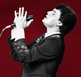 ¡El divo de Juárez está de vuelta! Juan Gabriel presenta “Me nace del corazón”
