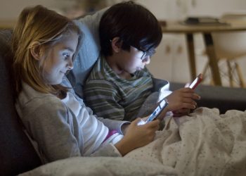 Desde la prevención de los resfríos hasta regular el uso de pantallas: Lo que se recomienda para las vacaciones de invierno