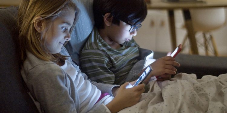 Desde la prevención de los resfríos hasta regular el uso de pantallas: Lo que se recomienda para las vacaciones de invierno