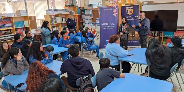 Comunidades educativas de Iquique y Alto Hospicio dialogaron sobre oportunidades y desafíos de los entornos digitales