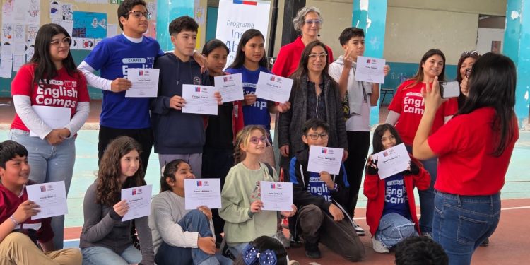 Más de 140 estudiantes de educación básica y media de Tarapacá aprendieron inglés en campamento Mineduc