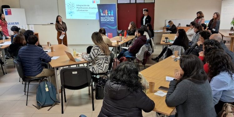 Docentes de Tarapacá fortalecen sus prácticas pedagógicas en ciclo de talleres Mineduc