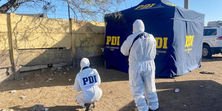 PDI y Fiscalía investigan el homicidio con arma cortopunzante de un hombre en la vía pública