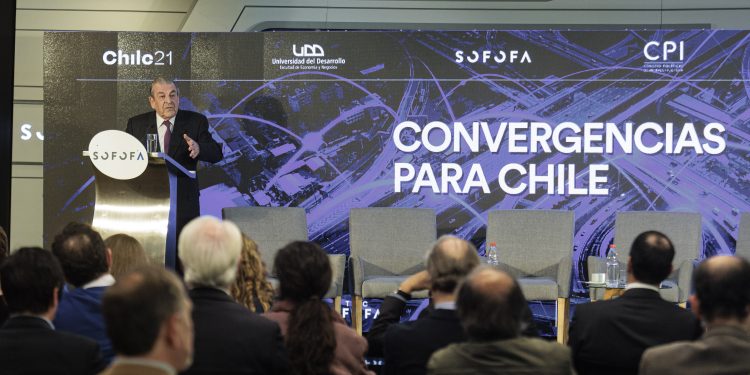 ExPresidente Frei y Rosario Navarro hacen un llamado a líderes a impulsar una agenda procrecimiento con foco en infraestructura