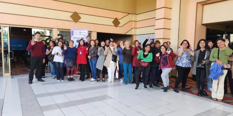Defensoría del Contribuyente capacita a mujeres de Arica en temáticas tributarias y de fomento del emprendimiento