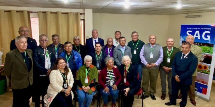 Encuentro con exfuncionarios marca emotivo inicio del mes aniversario del SAG en Arica y Parinacota