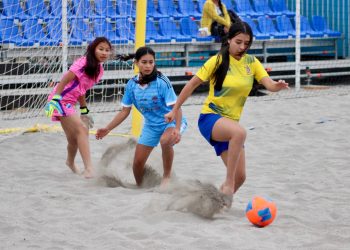 Code Elena Duvauchelle, campeón regional del fútbol playa en los Juegos Escolares 2025