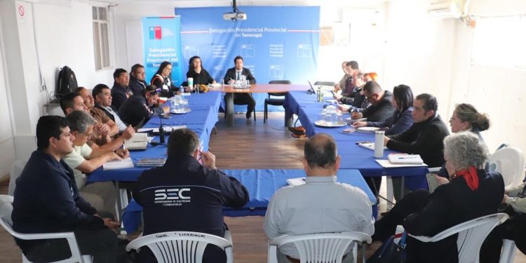 Autoridades en reunión de coordinación para tradicional Festividad de San Lorenzo de Tarapacá