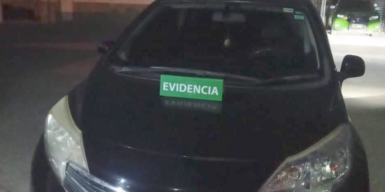 Dos ciudadanos bolivianos fueron detenidos tras ser sorprendidos con vehículo robado en Iquique