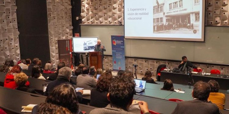 Directores están comprometidos con la Nueva Educación Pública reconociendo avances concretos