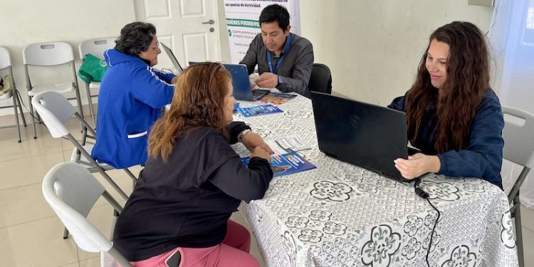 Seremi de Energía llegó a Caliche II y III para facilitar la postulación al Subsidio Eléctrico