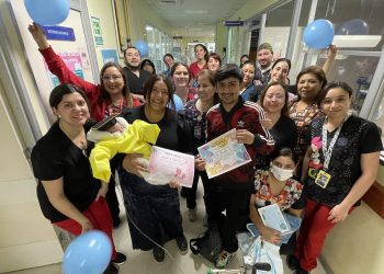 Neoatología realiza emotiva ceremonia de egreso a prematuro que nació con un peso de 620 gramos