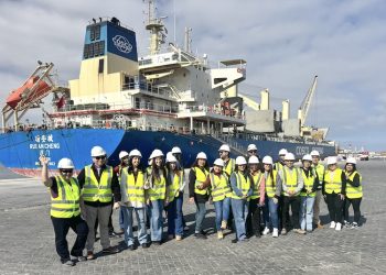 Estudiantes del DFT UNAP conocen en terreno la logística del Puerto de Iquique