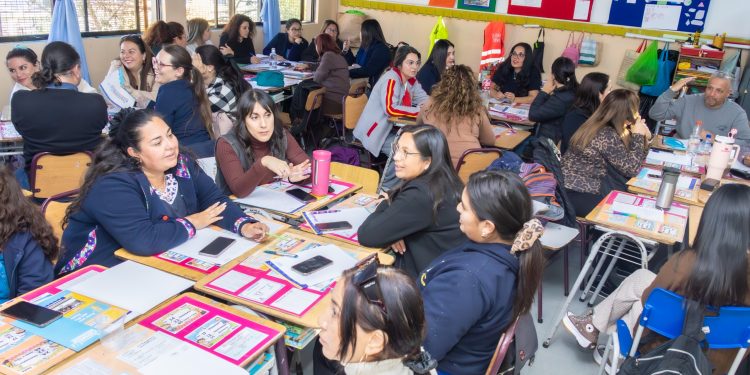Universidad de Chile y SLEP modelan estrategias de 160 docentes de matemáticas de Iquique y Alto Hospicio