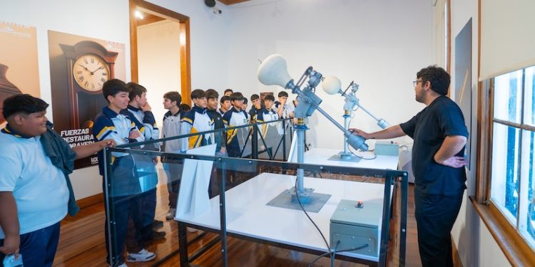 7 mil visitantes: “Museo Newton” es un éxito en Sala de Arte Casa Collahuasi