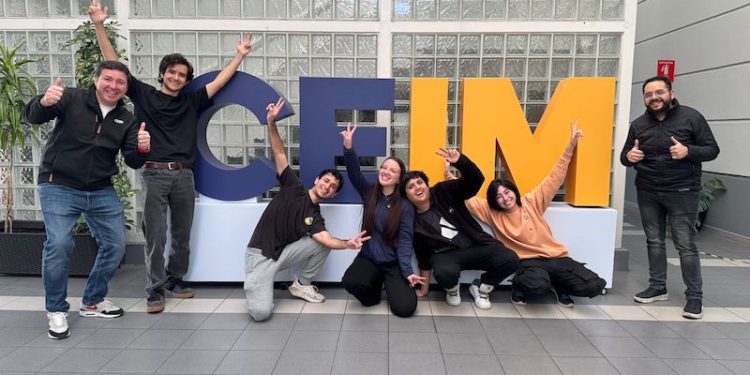 Talento joven y nuevas ideas llegan a CEIM: Estudiantes de la UA comienzan un desafío de innovación aplicada como parte de IngeniumLab