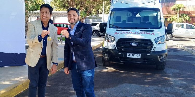Inauguran mejoras en Club de Adulto Mayor “Azahares de Pica” y presentan nuevas ambulancias para la comuna