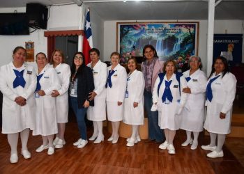 Celebran primer aniversario de las Damas de Blanco en Alto Hospicio