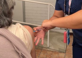 Autoridades de Salud llaman a todas las personas a vacunarse de Influenza de cara a festividades religiosas