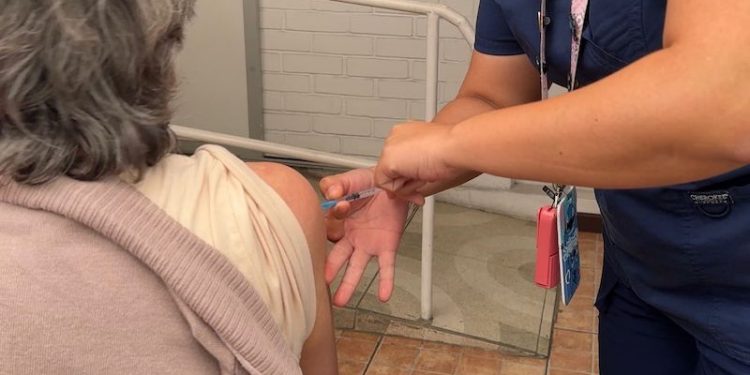 Autoridades de Salud llaman a todas las personas a vacunarse de Influenza de cara a festividades religiosas