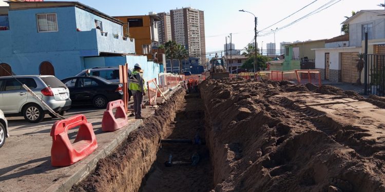Aguas del Altiplano inicia obras de renovación de 300 metros de red de agua potable en Iquique