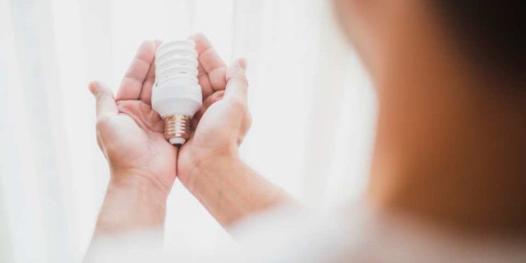 Nueva alza de la luz en julio: ¿Cómo ahorrar, qué tipo de calefacción conviene y cuál artefacto consume más energía?