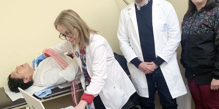 Profesionales de UC Christus colaboraron en operativo de ecografías en el CESFAM de Putre