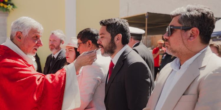 Gobernador Carvajal: “Festividades de La Tirana y de San Lorenzo son el alma de Tarapacá y seguiremos apoyándolas con fuerza”
