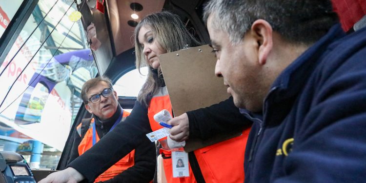 Dirección del Trabajo fiscalizará más de 200 buses interurbanos en fin de semana largo