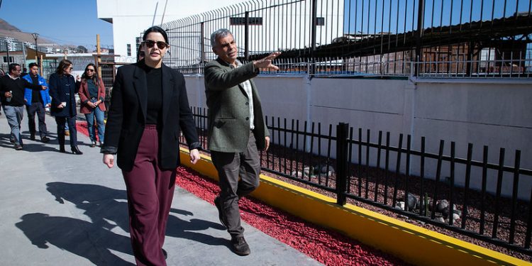 Inauguran mejoramiento de plazoleta en Iquique y construcción de sede social en Pozo Almonte