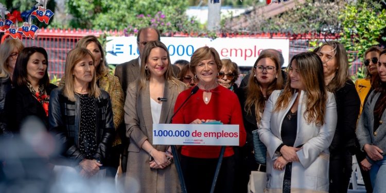 Evelyn Matthei propone 30.000 empleos para la Región de Tarapacá en minería, obras urbanas y la Zofri