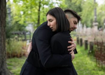 «No sé cómo ayudar»: Claves para apoyar a quienes pasan por un duelo