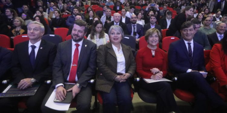 Debate Presidencial: Kast embiste contra Jara por giro de candidata sobre nacionalización del cobre