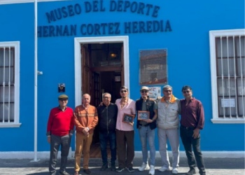 Campeones de boxeo Patricio y Marcial Carrión visitaron Museo del Deporte antes del combate (del 16 de agosto) en Arena Cavancha