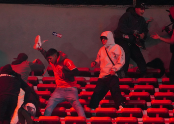 Hay 19 heridos y 97 detenidos: entregan identidades de hinchas de la «U» lesionados en Argentina