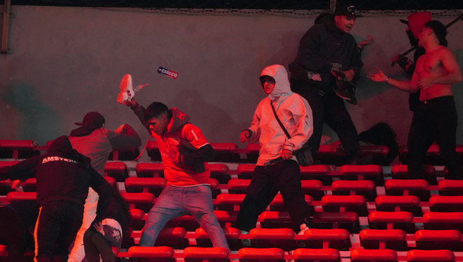 Hay 19 heridos y 97 detenidos: entregan identidades de hinchas de la «U» lesionados en Argentina