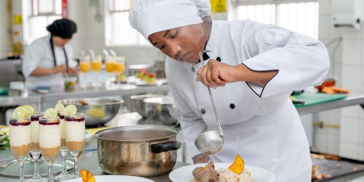 Establecimientos educativos destacan ingredientes y sabores tarapaqueños en competencia gastronómica