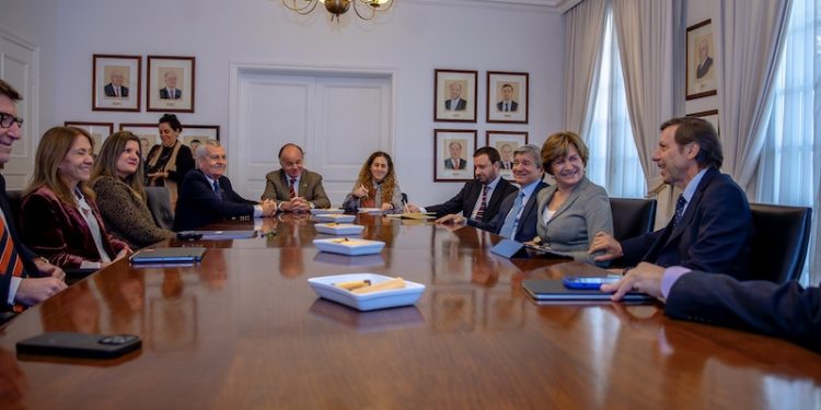 Evelyn Matthei recibe propuestas de la CPC: “La alianza público-privada va a sacar a Chile adelante. Necesitamos crear trabajos y volver a crecer”