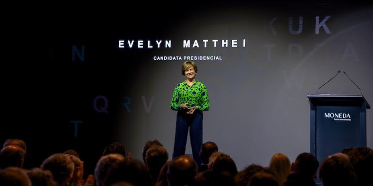 Evelyn Matthei presenta ajuste fiscal de US$8.000 millones en gasto ineficiente en 4 años y compromete 800 mil nuevos empleos