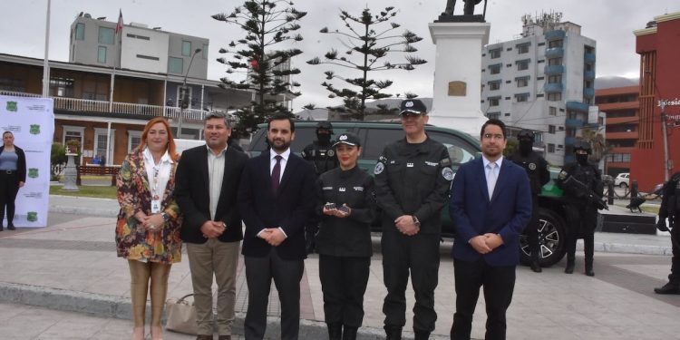 Gendarmería cuenta con carro blindado para traslado de población de alto riesgo