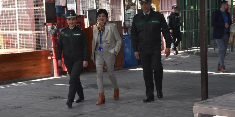 Defensora Nacional visitó el CCP de Iquique y fue entrevistada en la Radio Estación S/N