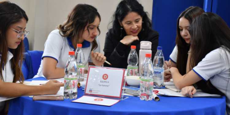 Estudiantes de Tarapacá debaten propuestas legislativas en final regional del Torneo Delibera