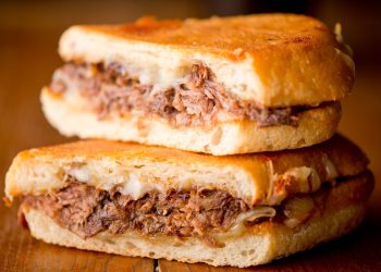 Del pan al corazón: Chile celebra al lomito, el ícono que reúne a amigos y familias